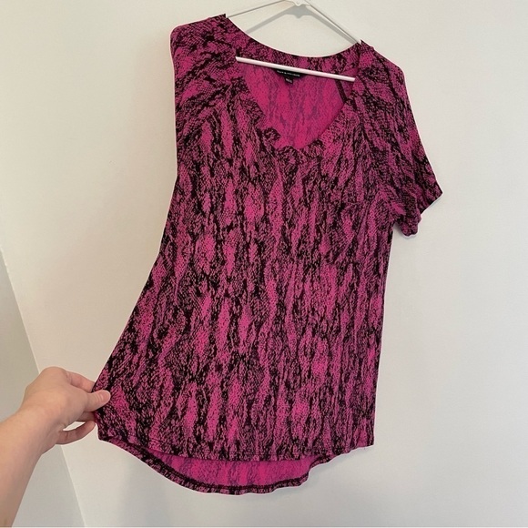 ROCK & REPUBLIC Pink Black Snakeskin Snake Animal Print V-Neck Short Sleeve Tee - Picture 7 of 11